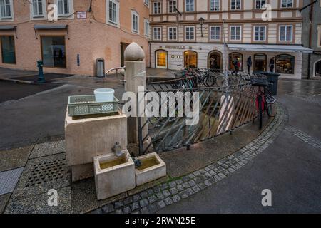 Fontaine du marché sur la place de l'Université - Salzbourg, Autriche Banque D'Images