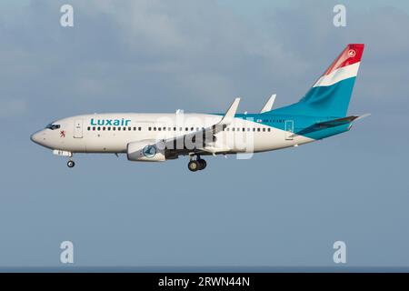 Avión de línea Boeing 737-700 de la aerolínea Luxair Banque D'Images