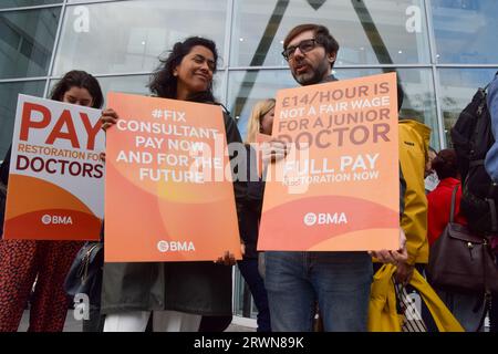 Londres, Angleterre, Royaume-Uni. 20 septembre 2023. La British Medical Association (BMA) piquet devant l'University College Hospital alors que les consultants du NHS et les médecins débutants organisent leur première grève commune. (Image de crédit : © Vuk Valcic/ZUMA Press Wire) USAGE ÉDITORIAL SEULEMENT! Non destiné à UN USAGE commercial ! Banque D'Images