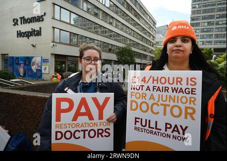 Grève des consultants et des médecins. Le 20 septembre 2023, des consultants du NHS et des médecins juniors piquent l’hôpital St Thomas, Westminster, Londres Banque D'Images