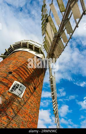 Pompe à vent Horsey près de Horsey dans le Norfolk Broads Angleterre Royaume-Uni construit en 1912 et utilisé jusqu'en 1943. Banque D'Images