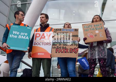 Londres, Angleterre, Royaume-Uni. 20 septembre 2023. La British Medical Association (BMA) piquet devant l'University College Hospital alors que les consultants du NHS et les médecins débutants organisent leur première grève commune. (Image de crédit : © Vuk Valcic/ZUMA Press Wire) USAGE ÉDITORIAL SEULEMENT! Non destiné à UN USAGE commercial ! Banque D'Images