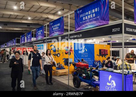 Johannesburg, Afrique du Sud. 20 septembre 2023. Les gens visitent le 7e salon de la Chine (Afrique du Sud) à Johannesburg, Afrique du Sud, le 20 septembre 2023. La 7e Foire commerciale Chine (Afrique du Sud) se tient ici du 20 au 22 septembre. Crédit : Zhang Yudong/Xinhua/Alamy Live News Banque D'Images