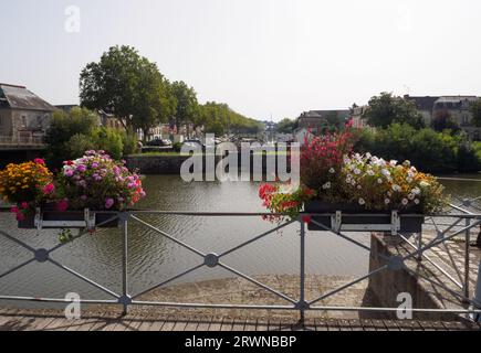 Jonction du canal Nantes Brest avec la Vilaine en Bretagne à Redon Banque D'Images