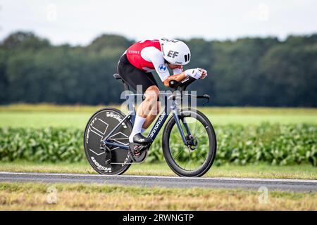 Bissegger Stefan ( SUI ) – Suisse – Querformat - quer - horizontal - Paysage - Evénement/Veranstaltung : UEC Road Cycling European Championships 2023 - Catégorie/Catégorie : Cyclisme sur route – Championnats d'Europe - hommes Elite - lieu/Ort : Europe – pays-Bas - Drenthe - Emmen - discipline: parcours temporel individuel ( ITT ) - distance : 29, 5 km - Date/Datum : 20.09.2023 – mercredi – jour 1 - photographe : © Arne Mill - frontalvision.com Banque D'Images