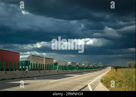 RUSE, ROUMANIE - SEPTEMBRE 10 2022 : le pont de l'amitié - Podul Prieteniei sur le Danube Banque D'Images