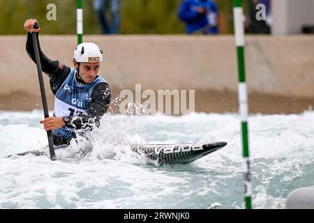 Adam Burgess concourant à la course masculine de canoë-kayak 1 où il s'est qualifié à la 4e place pour les finales du vendredi lors des Championnats du monde de slalom de l'ICF au Lee Valley White Water Centre, Londres, Royaume-Uni, le 20 septembre 2023. Photo de Phil Hutchinson. Usage éditorial uniquement, licence requise pour un usage commercial. Aucune utilisation dans les Paris, les jeux ou les publications d'un seul club/ligue/joueur. Crédit : UK Sports pics Ltd/Alamy Live News Banque D'Images