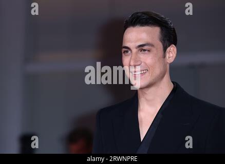 VENISE, ITALIE - SEPTEMBRE 03 : Matteo Paolillo assiste à un tapis rouge pour le Filming Italy Best Movie Award 2023 au 80e Festival de Venise Banque D'Images