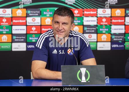 Zagreb, Croatie. 20 septembre 2023. L'entraîneur-chef du Dinamo Zagreb Sergej Jakirovic assiste à une conférence de presse avant le match du groupe C de l'UEFA Europa Conference League opposant le Dinamo Zagreb et Astana au stade Maksimir de Zagreb, Croatie, le 20 septembre 2023. Photo : Luka Stanzl/PIXSELL crédit : Pixsell/Alamy Live News Banque D'Images