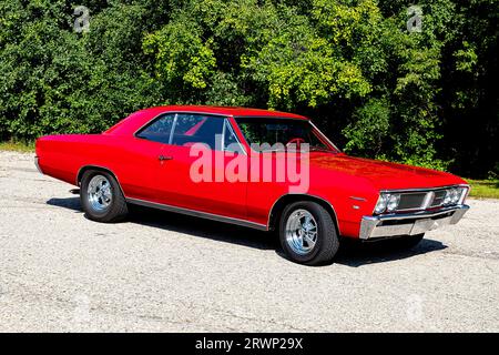 Pontiac Beaumont 1967 sur chaussée. Banque D'Images