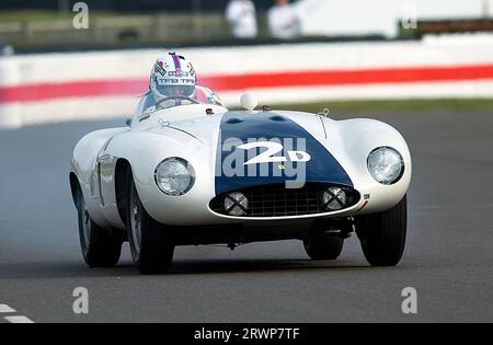 1955 Ferrari 750 Monza pilotée par Tazio Ottis / Art Hebert dans le Freddie March Memorial Trophy au Goodwood Revival Meeting le 8 septembre 2023 à chiche Banque D'Images