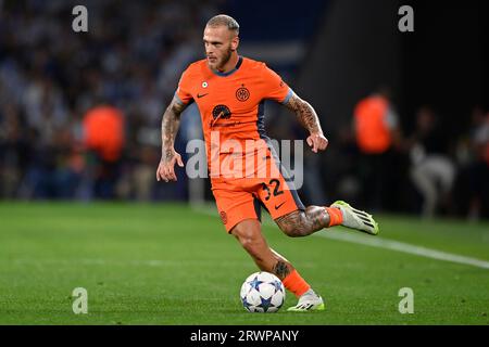 San Sebastian, Espagne. 20 septembre 2023. Federico DiMarco Off FC Internazionalependant le match de l'UEFA Champions League, Groupe D, entre la Real Sociedad et l'Inter Milan a joué au Reale Arena Stadium le 20 septembre 2023 à San Sebastian, Espagne. (Photo de Cesar Ortiz/PRESSINPHOTO) crédit : PRESSINPHOTO SPORTS AGENCY/Alamy Live News Banque D'Images
