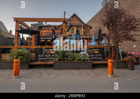 Canmore, Alberta, Canada – 16 septembre 2023 : extérieur de la taverne 1883 à la lumière du soir Banque D'Images