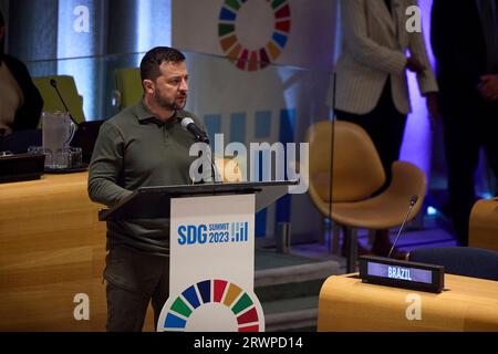 New York, États-Unis. 20 septembre 2023. Le président ukrainien Volodymyr Zelenskyy prononce une allocution lors du Forum des Nations Unies sur le développement durable au siège des Nations Unies, le 20 septembre 2023 à New York, New York, États-Unis. Crédit : Présidence ukrainienne/Bureau de presse présidentiel ukrainien/Alamy Live News Banque D'Images