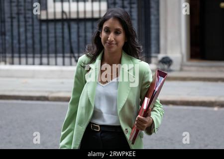 Claire Coutinho quitte une réunion du cabinet à Downing Street, à Londres. Banque D'Images