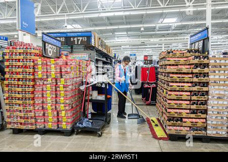 Miami Hialeah Gardens Florida, Walmart Supercenter intérieur intérieur intérieur à l'intérieur, grand magasin discount, magasins d'affaires magasins marchands marchés Banque D'Images