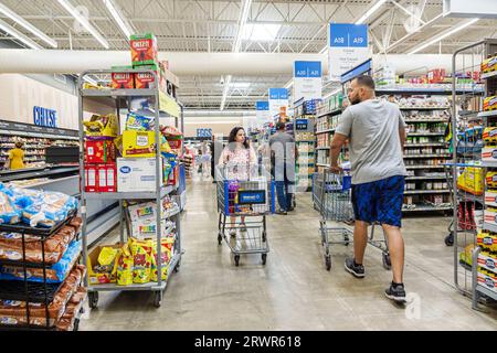 Miami Hialeah Gardens Florida, Walmart Supercenter intérieur intérieur intérieur à l'intérieur, grand magasin discount, magasins d'affaires magasins marchands marchés Banque D'Images