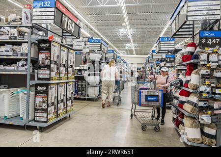 Miami Hialeah Gardens Florida, Walmart Supercenter intérieur intérieur intérieur à l'intérieur, grand magasin discount, magasins d'affaires magasins marchands marchés Banque D'Images