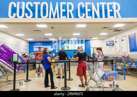 Miami Hialeah Gardens Florida, Walmart Supercenter intérieur intérieur intérieur à l'intérieur, grand magasin discount, magasins d'affaires magasins marchands marchés Banque D'Images