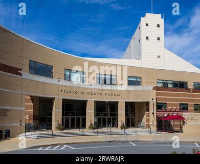 Newton, ma - 15 septembre 2023 : Silvio O. Conte Forum sur le campus du Boston College est une arène polyvalente de 8 606 places qui a ouvert ses portes en 1988. Banque D'Images