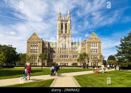 Newton, ma - 15 septembre 2023 : Gasson Hall sur le campus du Boston College, conçu par Charles Donagh Maginnis en 1908, il représente le gothi collégial Banque D'Images