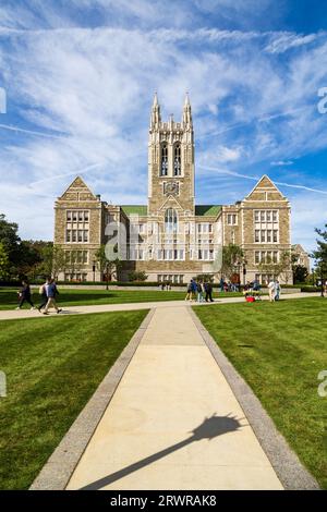 Newton, ma - 15 septembre 2023 : Gasson Hall sur le campus du Boston College, conçu par Charles Donagh Maginnis en 1908, il représente le gothi collégial Banque D'Images