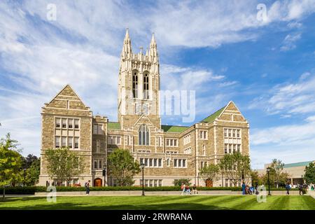 Newton, ma - 15 septembre 2023 : Gasson Hall sur le campus du Boston College, conçu par Charles Donagh Maginnis en 1908, il représente le gothi collégial Banque D'Images