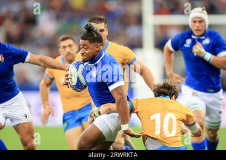 Nice, France. 20 septembre 2023. Paolo Odogwu #23 d'Italie et Felipe Etcheverry #10 d'Uruguay lors du match de coupe du monde de rugby entre l'Italie et l'Uruguay au Stade de Nice le 20 septembre 2023 à Nice, France. Photo Baptiste Paquot/ABACAPRESS.COM crédit : Abaca Press/Alamy Live News Banque D'Images