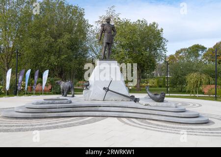 CRONSTADT, RUSSIE - 16 SEPTEMBRE 2023 : Monument au navigateur russe, explorateur polaire, fondateur de la Société géographique russe F.P. Litke Banque D'Images