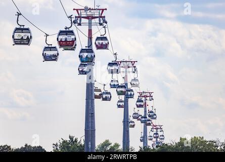 Téléphérique Mannheim. Pendant le salon fédéral horticole BUGA23, il relie les deux parcs d'exposition Spinellipark et Luisenpark, Mannheim, Baden- Banque D'Images