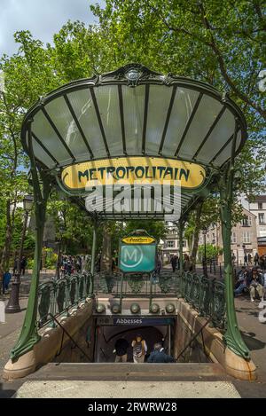 Entrée Art Nouveau, gare des Abbesses construite vers 1900, Paris, France, Europe Banque D'Images