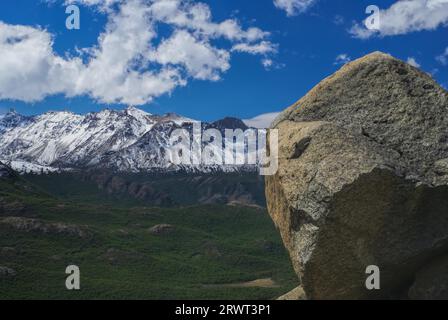 Vue pittoresque de sunlit pics dans le Parc National Los Glaciares Banque D'Images