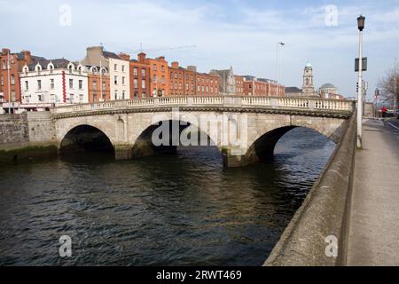 Mellows Bridge sur la rivière Liffey dans la ville de Dublin en Irlande Banque D'Images