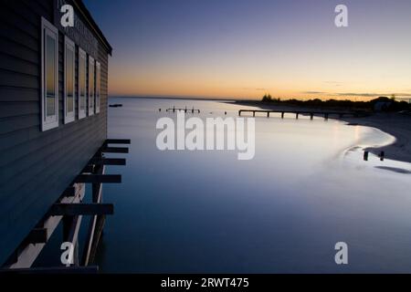 Busselton Jetty brille tôt le matin à la lumière à Busselton, Australie occidentale, Australie Banque D'Images