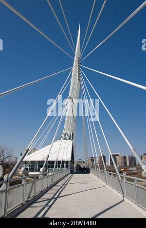 Pont piétonnier de l'Esplanade Riel sur la rivière Rouge à Winnipeg, Canada Banque D'Images