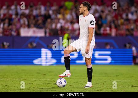 Séville, Espagne. 20 septembre 2023. Lucas Ocampos (5) du Sevilla FC vu lors du match de l'UEFA Champions League entre le Sevilla FC et Lens à l'Estadio Ramon Sanchez Pizjuan à Séville. (Crédit photo : Gonzales photo/Alamy Live News Banque D'Images