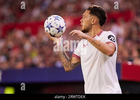 Séville, Espagne. 20 septembre 2023. Lucas Ocampos (5) du Sevilla FC vu lors du match de l'UEFA Champions League entre le Sevilla FC et Lens à l'Estadio Ramon Sanchez Pizjuan à Séville. (Crédit photo : Gonzales photo/Alamy Live News Banque D'Images