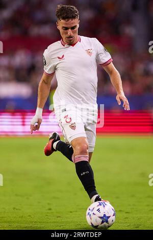 Séville, Espagne. 20 septembre 2023. Adria Pedrosa (3) du Sevilla FC vu lors du match de l'UEFA Champions League entre le Sevilla FC et Lens à l'Estadio Ramon Sanchez Pizjuan à Séville. (Crédit photo : Gonzales photo/Alamy Live News Banque D'Images