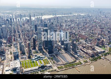 Vue aérienne de New York City Skyline du gratte-ciel Manhattan Hudson yards voyageant aux États-Unis Banque D'Images