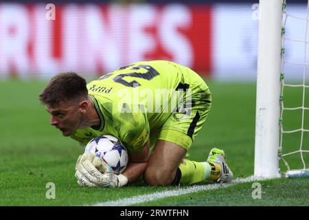 Nick Pope du Newcastle United FC en action lors du match de football de l'UEFA Champions League entre l'AC Milan et le Newcastle United FC au Stadio Giuseppe Meazza le 19 septembre 2023 à Milan, Italie. Banque D'Images