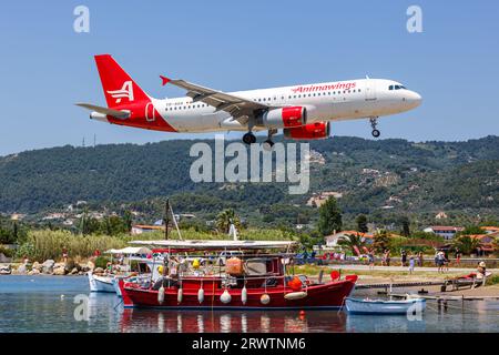 Skiathos, Grèce - 24 juin 2023 : Animawings Airbus A320 à l'aéroport de Skiathos (JSI) en Grèce. Banque D'Images