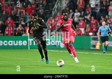 St. Louis, Missouri, États-Unis. 20 septembre 2023. Le défenseur du Los Angeles FC JESUS MURILLO (3) poursuit St. L’attaquant SAMUEL ADENIRAN (16) du Louis City SC en action au Citypark à Saint-Louis. (Image de crédit : © Sven White/ZUMA Press Wire) USAGE ÉDITORIAL SEULEMENT! Non destiné à UN USAGE commercial ! Banque D'Images