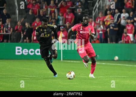 St. Louis, Missouri, États-Unis. 20 septembre 2023. Le défenseur du Los Angeles FC JESUS MURILLO (3) poursuit St. L’attaquant SAMUEL ADENIRAN (16) du Louis City SC en action au Citypark à Saint-Louis. (Image de crédit : © Sven White/ZUMA Press Wire) USAGE ÉDITORIAL SEULEMENT! Non destiné à UN USAGE commercial ! Banque D'Images