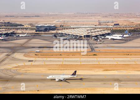 Riyad, Arabie saoudite - 15 février 2023 : vue aérienne de l'aéroport international de Riyad, Arabie saoudite. Banque D'Images