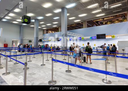 Skiathos, Grèce - 30 juin 2023 : terminal de l'aéroport de Skiathos (JSI) en Grèce. Banque D'Images