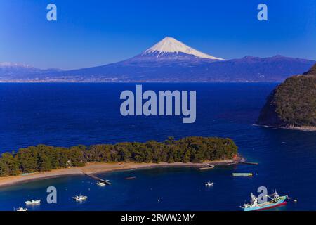 Fuji et Cap Mihama vus de Toda, Nishi-Izu Banque D'Images