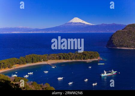 Fuji et Cap Mihama vus de Toda, Nishi-Izu Banque D'Images