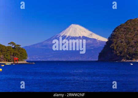 Fuji vu du port de Toda à Nishi-Izu Banque D'Images