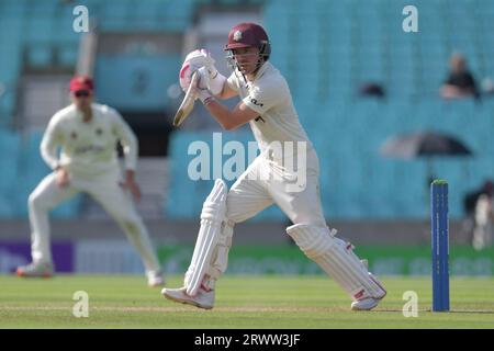 Londres, Angleterre. 21 septembre 2023. Rory Burns du Surrey bat contre Northamptonshire lors de la troisième journée du LV=Insurance County Championship match au Kia Oval. Kyle Andrews/Alamy Live News Banque D'Images