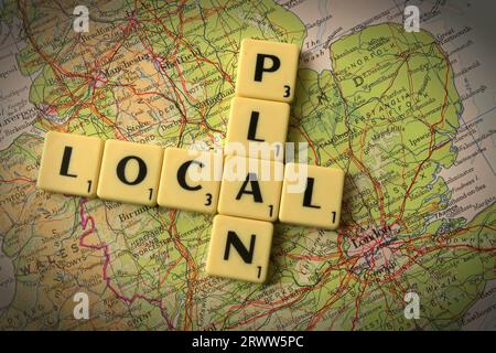 Plan local énoncé en lettres et mots scrabble sur une carte de l'Angleterre - développement local et contrôle de la construction Banque D'Images